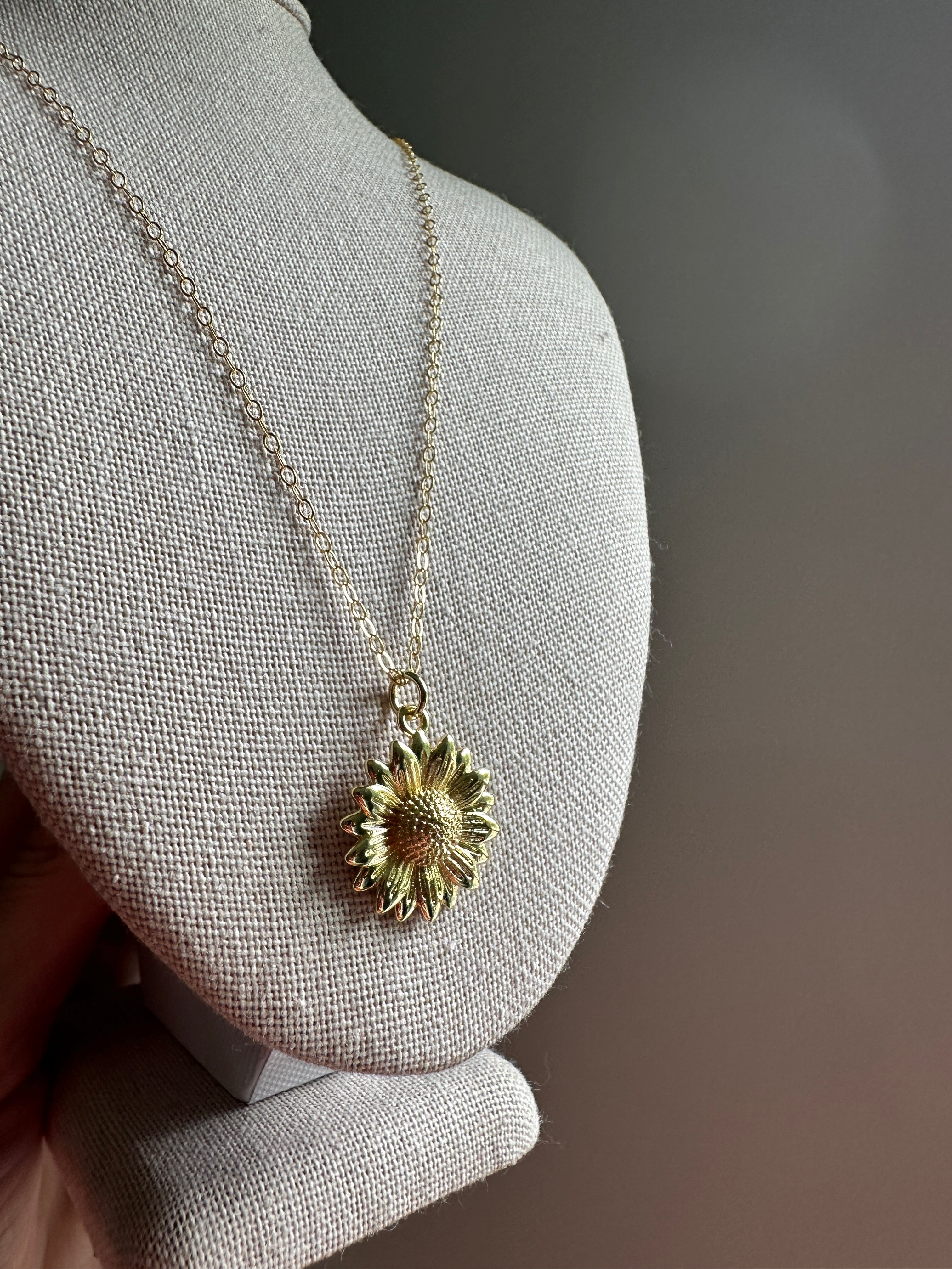 SunnyStrong Sunflower Necklace – Altru Jewelry